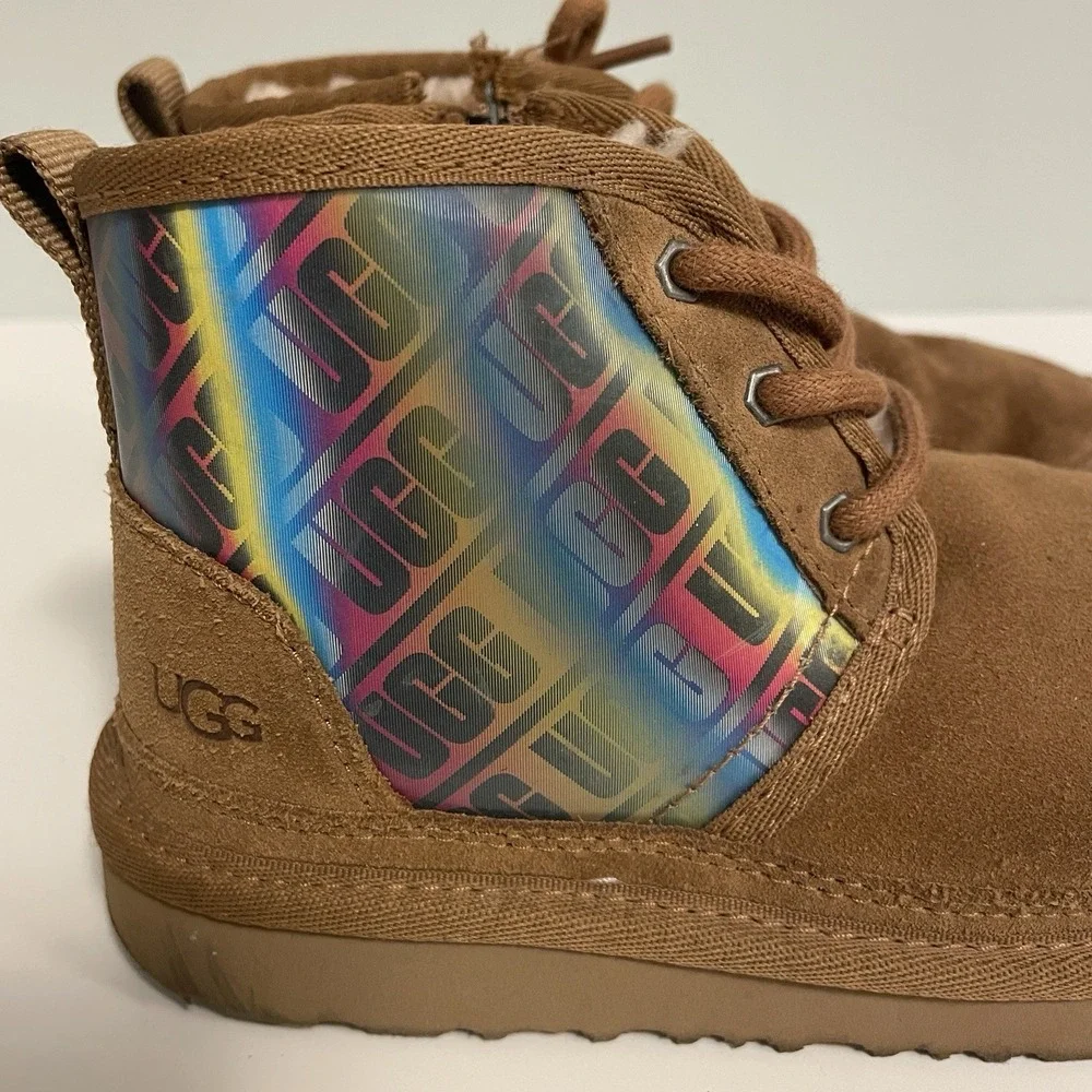 UGG Neumel Chromatic Shoes Chestnut Kids Size 12 Iridescent Chukka Rainbow - Picture 2 of 8